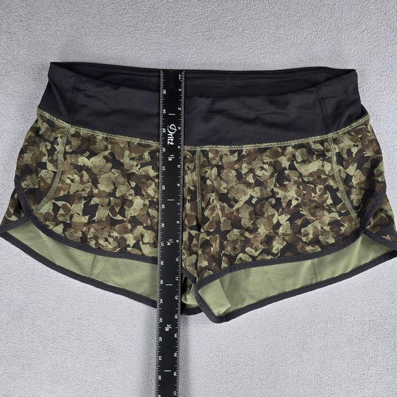 Lululemon Shorts Womens Size 8 Green Camo Hotty Hot Running Lined Zip Pocket - Picture 6 of 8